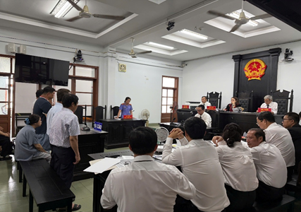Phiên tòa xét xử vụ án hình sự vụ thợ điện tử vong trên trụ điện thuộc Tổ dân phố Xuân Lạc xảy ra tại phường Tây Nha Trang, tỉnh Khánh Hòa