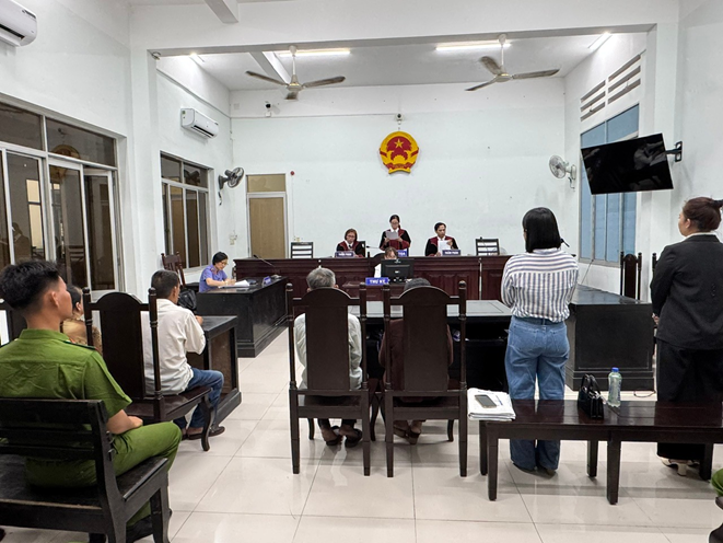 Phiên tòa rút kinh nghiệm vụ án dân sự phúc thẩm “Tranh chấp hợp đồng chuyển nhượng quyền sử dụng đất, kiện đòi quyền sử dụng đất, yêu cầu hủy giấy chứng nhận quyền sử dụng đất, tranh chấp hợp đồng tín dụng, hợp đồng thế chấp”