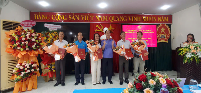 Công bố và trao Quyết định về công tác cán bộ