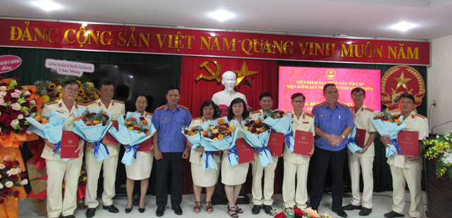 Công bố và trao Quyết định về công tác cán bộ