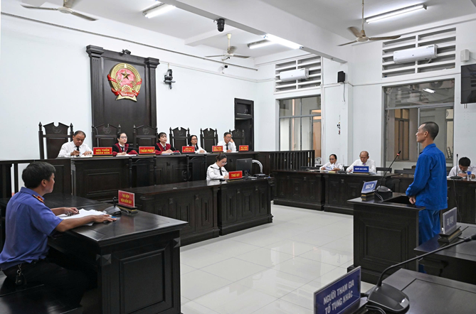 Viện kiểm sát nhân dân tỉnh khánh hòa phối hợp với tòa án nhân dân tỉnh khánh hòa đưa vụ án trọng điểm ra xét xử để phục vụ nhiệm vụ chính trị tại địa phương