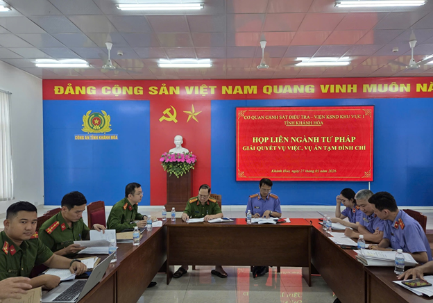Cơ quan Cảnh sát điều tra – Công an tỉnh Khánh Hòa và Viện kiểm sát nhân dân Khu vực 1 tiến hành họp liên ngành để giải quyết một số vụ việc, vụ án tạm đình chỉ