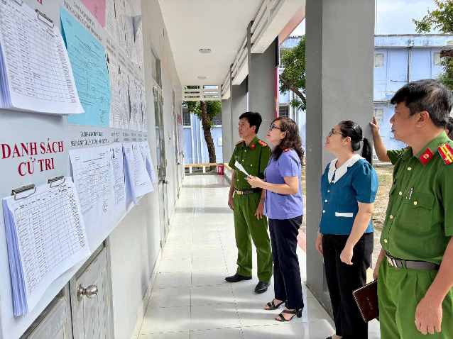 Viện kiểm sát nhân dân tỉnh Khánh Hòa phối hợp với Uỷ ban Mặt trận Tổ quốc Việt Nam tỉnh Khánh Hòa trực tiếp kiểm sát việc thực hiện quyền bầu cử của người bị tạm giữ, tạm giam