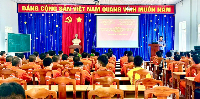 VIỆN KIỂM SÁT NHÂN DÂN KHU VỰC 7 - KHÁNH HÒA TUYÊN TRUYỀN PHÁP LUẬT VỀ PHÒNG, CHỐNG MA TÚY TẠI CƠ SỞ CAI NGHIỆN MA TÚY SỐ 2 - CÔNG AN TỈNH KHÁNH HOÀ