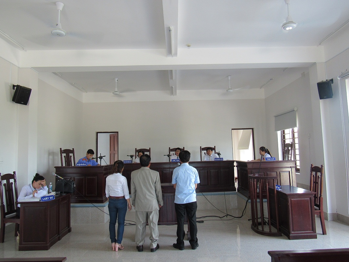 Viện kiểm sát nhân dân huyện Cam Lâm phối hợp với tòa án nhân dân tổ chức phiên toà dân sự rút kinh nghiệm