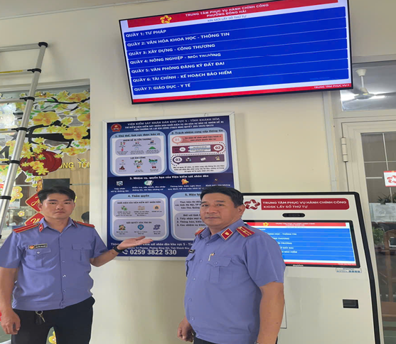 Viện kiểm sát nhân dân Khu vực 5 - tỉnh Khánh Hoà lắp đặt Pano tuyên truyền thí điểm khởi kiện vụ án dân sự bảo vệ nhóm dễ bị tổn thương và lợi ích công