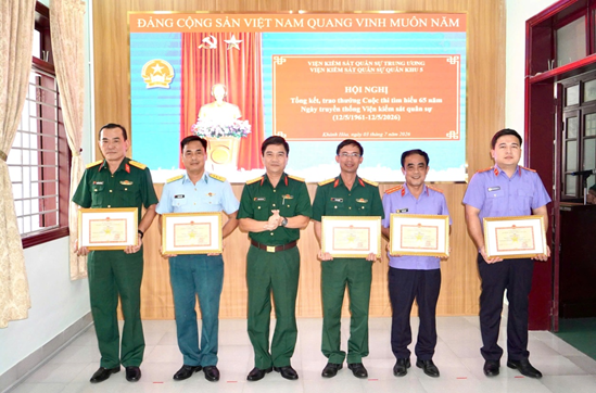 Viện kiểm sát nhân dân khu vực 2 – khánh hòa được khen thưởng tại hội nghị tổng kết, trao thưởng cuộc thi tìm hiểu 65 năm ngày truyền thống viện kiểm sát quân sự (12/5/1961-12/5/2026)