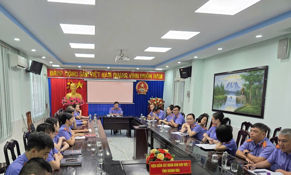 Chi bộ Viện KSND Khu vực 1 – Khánh Hòa Tổ chức sinh hoạt chuyên đề: Về kiểm soát quyền lực, phòng, chống tham nhũng, tiêu cực 