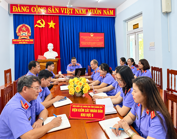 CHI BỘ VKSND KHU VỰC 6 – KHÁNH HÒA: PHÁT HUY TRÁCH NHIỆM NÊU GƯƠNG CỦA CÁN BỘ, ĐẢNG VIÊN
