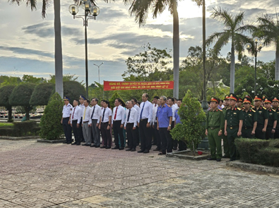 NGÀY 27/7: MỘT NGÀY CẢ DÂN TỘC VIỆT NAM CÙNG CÚI ĐẦU TƯỞNG NHỚ NHỮNG NGƯỜI ĐÃ NGÃ XUỐNG, ĐÃ HIẾN DÂNG MÁU XƯƠNG CHO TỔ QUỐC