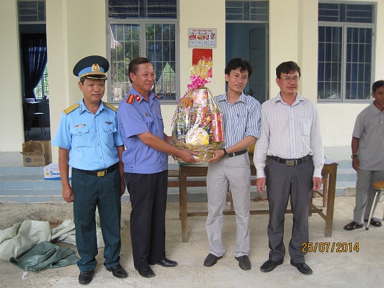 VKSND tỉnh Khánh Hòa thăm và tặng quà cho các gia đình chính sách nhân ngày 27/07.