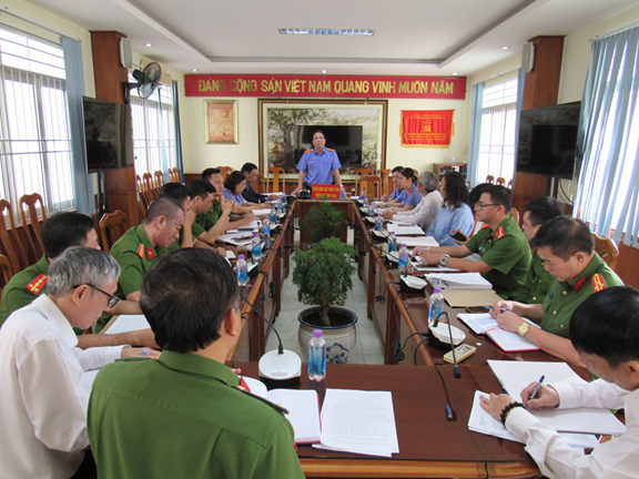 Liên ngành tố tụng họp bàn cho ý kiến tham khảo đối với 02 vụ án hình sự có khó khăn, vướng mắc