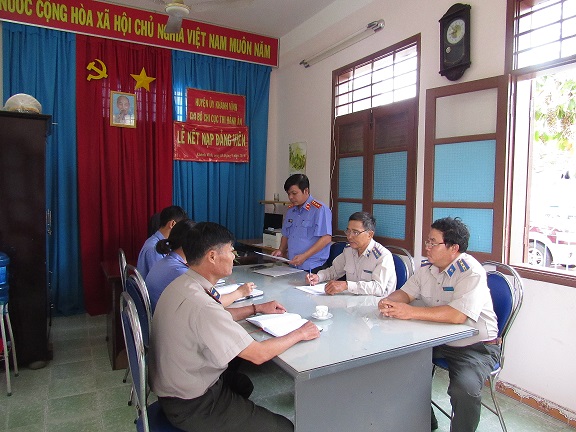 VIỆN KIỂM SÁT NHÂN DÂN HUYỆN KHÁNH VĨNH BAN HÀNH KẾT LUẬN TRỰC TIẾP KIỂM SÁT HOẠT ĐỘNG THI HÀNH ÁN DÂN SỰ TẠI CHI CỤC THI HÀNH ÁN DÂN SỰ HUYỆN KHÁNH VĨNH