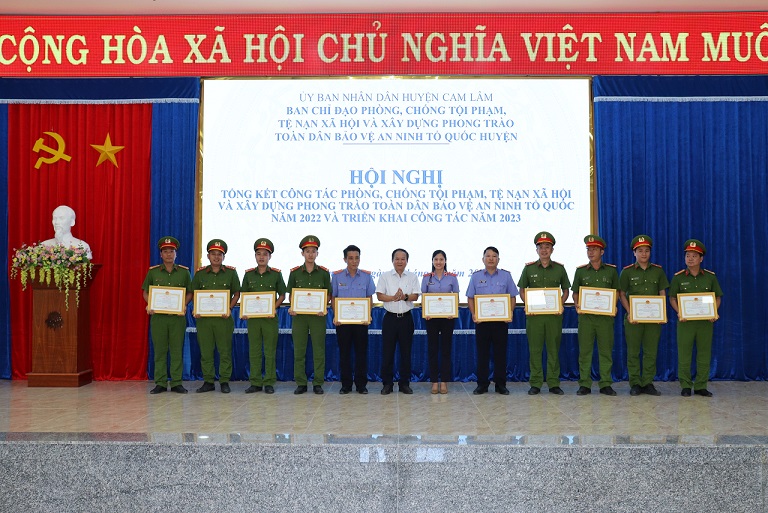Viện kiểm sát nhân dân huyện Cam Lâm phối hợp, thực hiện tốt công tác phòng, chống tội phạm, tệ nạn xã hội năm 2022