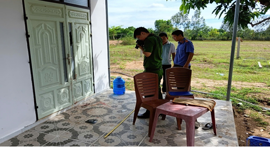 KHÁM NGHIỆM HIỆN TRƯỜNG VỤ CỐ Ý GÂY THƯƠNG TÍCH TẠI TỔ DÂN PHỐ PHÚC SƠN, PHƯỜNG CAM PHÚC NAM, THÀNH PHỐ CAM RANH