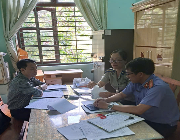 Viện kiểm sát nhân dân thành phố Cam Ranh kiểm sát việc tiêu hủy vật chứng tại Chi cục Thi hành án dân sự thành phố Cam Ranh