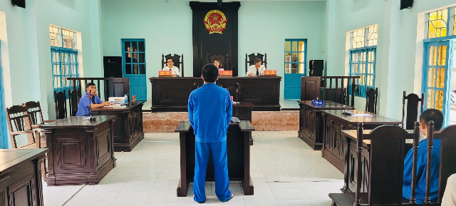 Viện kiểm sát nhân dân huyện Diên Khánh phối hợp Tòa án nhân dân huyện Diên Khánh đưa ra xét xử rút kinh nghiệm vụ án 