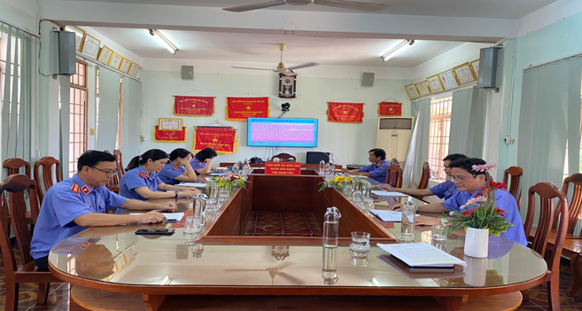 Chi bộ Viện kiểm sát nhân dân huyện Diên Khánh tổ chức buổi sinh hoạt chính trị, tư tưởng về tác phẩm của đồng chí Tổng Bí thư Nguyễn Phú Trọng