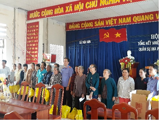 Viện kiểm sát nhân dân huyện Diên Khánh thăm, chúc tết các gia đình có công với cách mạng