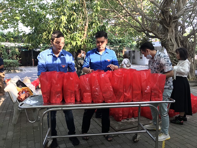 Chi đoàn Viện kiểm sát nhân dân tỉnh Khánh Hòa giao lưu và tặng quà  bệnh nhân tại Bệnh viện Chuyên Khoa Tâm thần Khánh Hòa