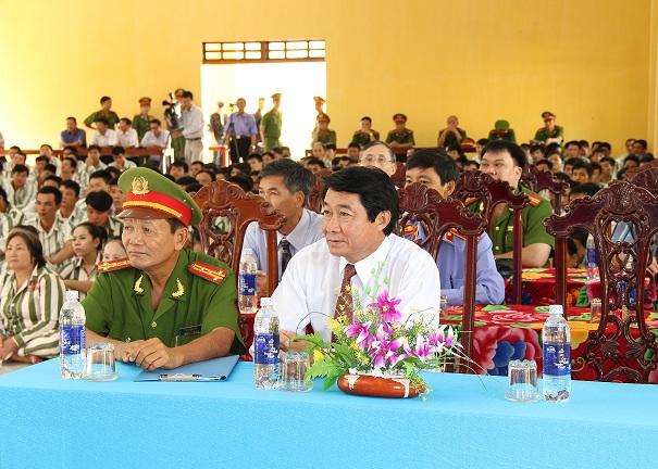 Lãnh đạo Viện kiểm sát nhân dân tỉnh Khánh Hòa dự lễ công bố quyết định đặc xá năm 2015