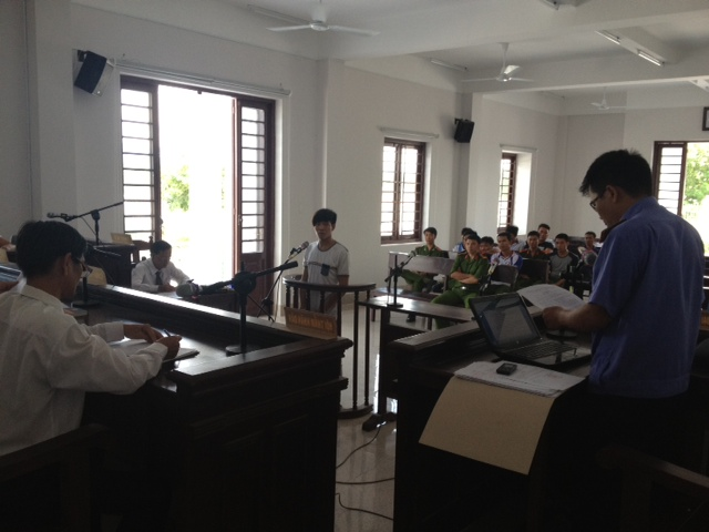 Xét xử rút kinh nghiệm vụ án “Chống người thi hành công vụ”  xảy ra tại xã Suối Tân, huyện Cam Lâm