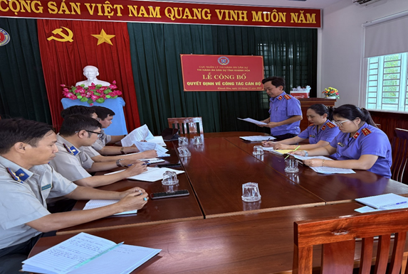 VKSND khu vực 8 tiến hành trực tiếp kiểm sát  hoạt động thi hành án dân sự