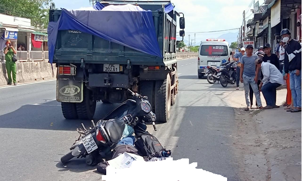 Ninh Hòa xảy ra vụ tai nạn giao thông làm chết người tại thôn Sơn Lộc, Ninh An, Ninh Hòa