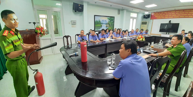 Viện kiểm sát nhân dân thành phố Nha Trang tổ chức tập huấn công tác phòng cháy chữa cháy và cứu hộ cứu nạn