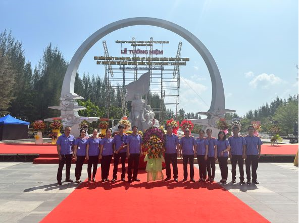 Viện kiểm sát nhân dân thành phố Nha Trang  dâng hương khu tưởng niệm chiến sĩ Gạc Ma