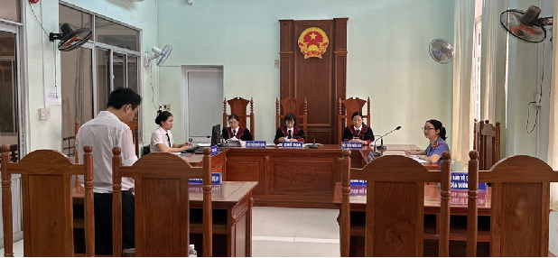 Viện kiểm sát nhân dân tỉnh Khánh Hòa phối hợp với Tòa án nhân dân  tỉnh Khánh Hòa tổ chức phiên tòa rút kinh nghiệm vụ án lao động  “Tranh chấp về đơn phương chấm dứt hợp đồng lao động”