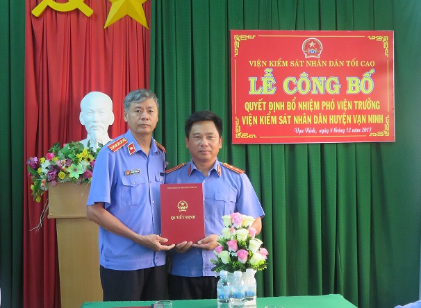 Lễ công bố, trao Quyết định bổ nhiệm chức vụ Phó Viện trưởng Viện kiểm sát nhân dân huyện Vạn Ninh