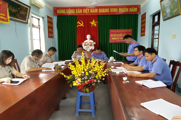 Tiến hành kiểm sát trực tiếp tại Chi cục Thi hành án dân sự huyện Vạn Ninh