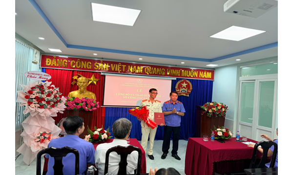 Lễ công bố và trao quyết định điều động, bổ nhiệm...