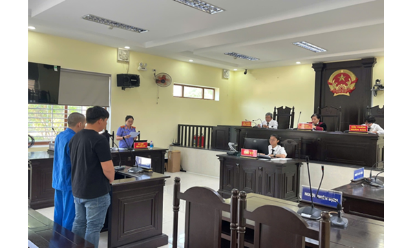 Xét xử vụ án “mua bán trái phép chất ma tuý” và...