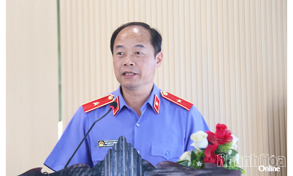 Đồng chí Viện trưởng Viện kiểm sát nhân dân tỉnh...