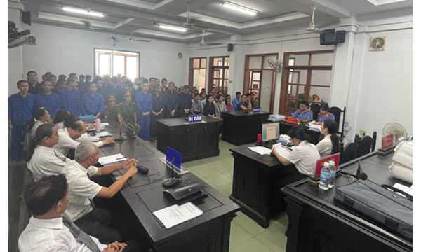 PHIÊN TÒA XÉT XỬ VỤ ÁN TRỌNG ĐIỂM ĐÔNG ĐỐI TƯỢNG...