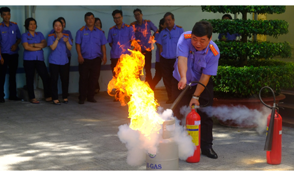 VIỆN KIỂM SÁT NHÂN DÂN THÀNH PHỐ NHA TRANG TỔ CHỨC TẬP HUẤN CÔNG TÁC PHÒNG CHÁY CHỮA CHÁY VÀ CỨU HỘ CỨU NẠN
